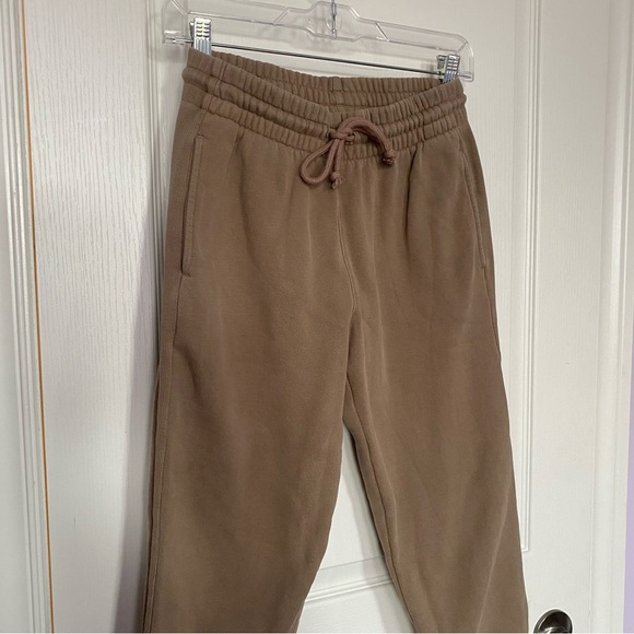 Aritzia TNA Cozyaf Boyfriend Sweatpants - Picture 2 of 4